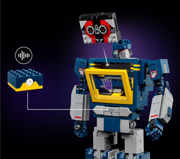 Detail 1: LEGO Icons 10358 Transformers: Soundwave