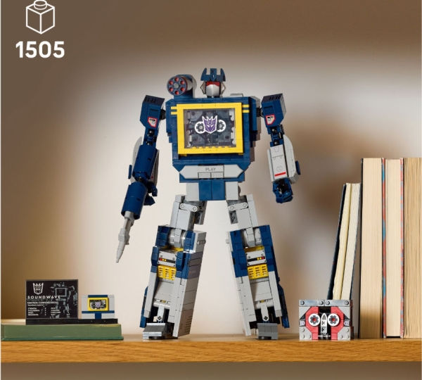 Detail 3: LEGO Icons 10358 Transformers: Soundwave
