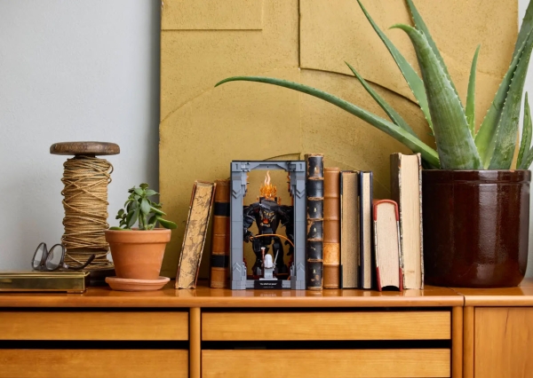 Detail 1: LEGO Icons 10367 Der Herr der Ringe: Balrog Bücherstütze