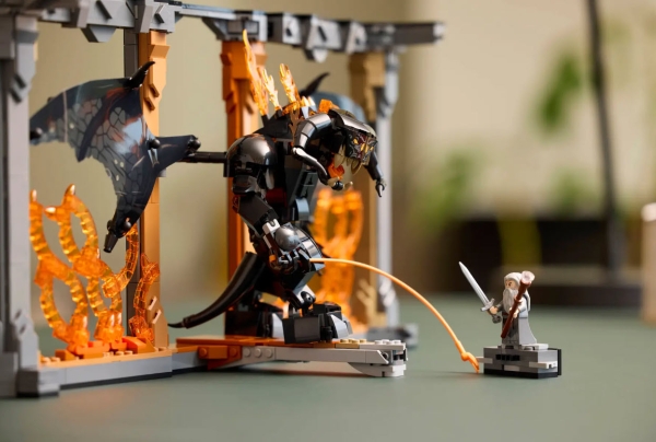 Detail 3: LEGO Icons 10367 Der Herr der Ringe: Balrog Bücherstütze