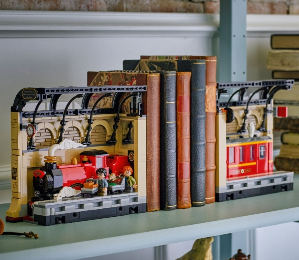 Detail 2: LEGO Harry Potter 76450 Buchstütze: Hogwarts Express